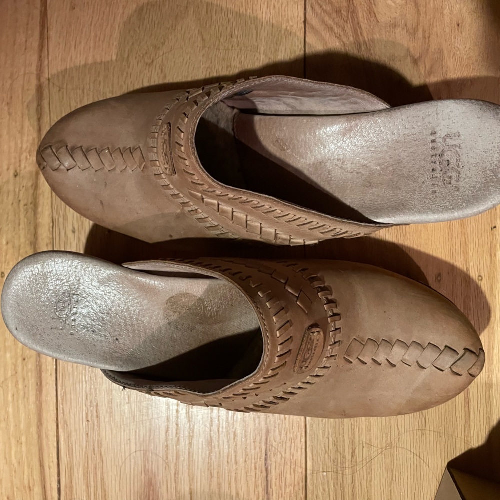 UGG Clogs - Picture 7 of 7